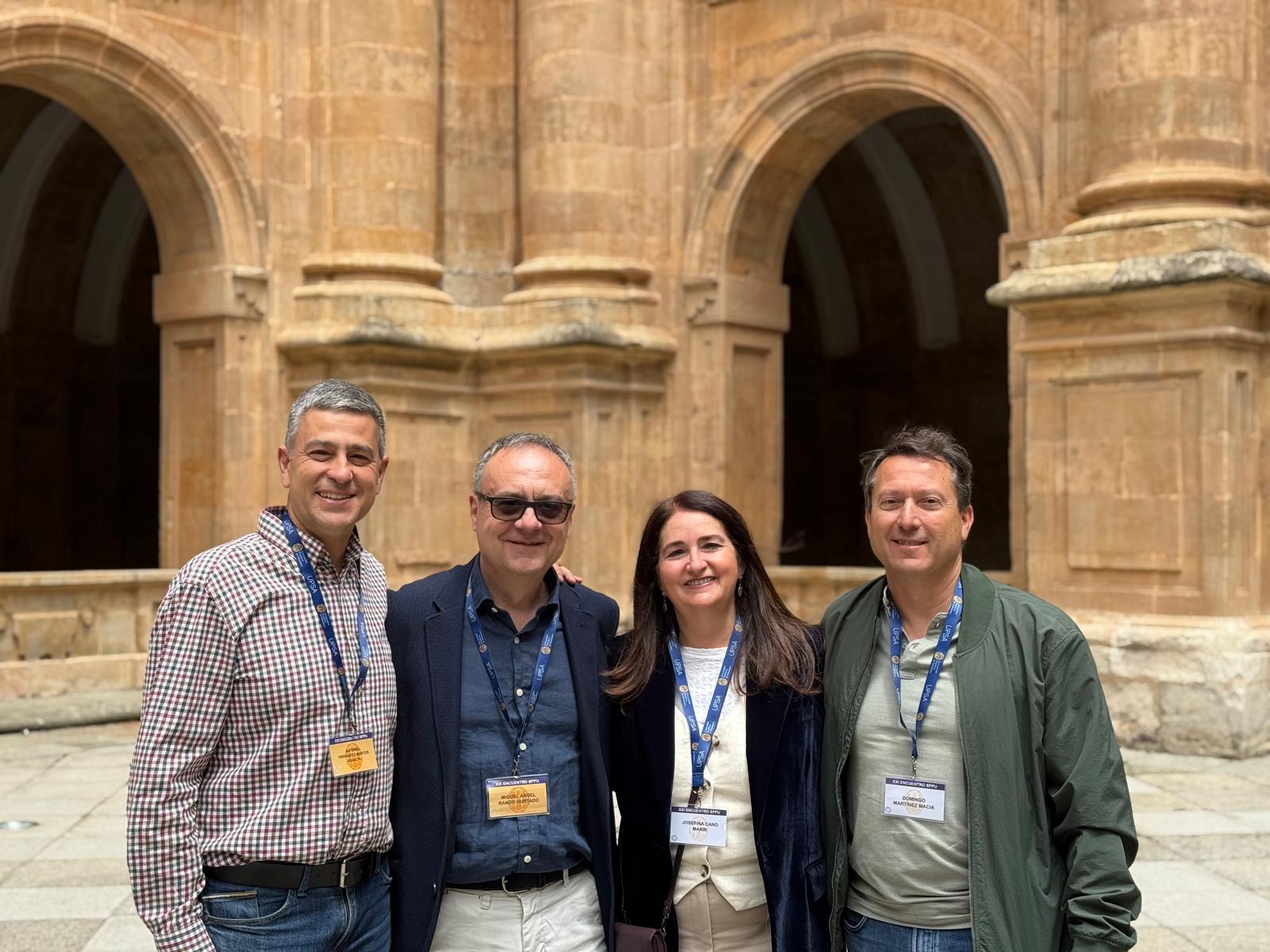 De izquierda a derecha: Alfonso, Miguel Ángel, Josefina y Domingo