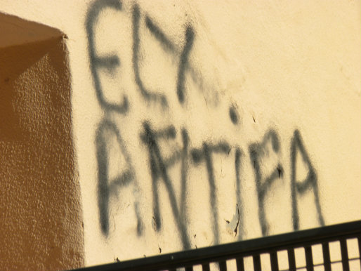 Este graffiti, hace alusión a los antifascistas , a la gente que está en contra de los fascistas, debido a que recientemente se ha producido un ataque de dichos fascistas […]