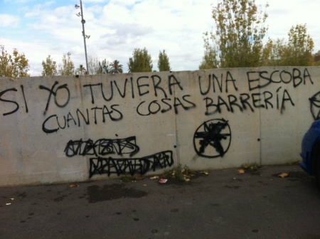 Graffiti aforístico. Universidad Miguel Hernández, Elche.
