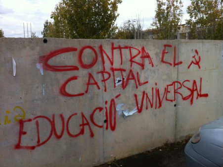 Este graffiti, estampado en un muro representa la oposición a la subida de las tasas universitarias por parte del Gobierno español (Ministro Wert) y sobre todo el que se produzca […]