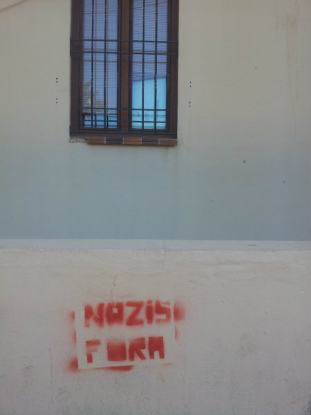   El graffiti escrito en valenciano, cuyo significado es “nazis fuera” nos transmite el mensaje claro y contundente del rechazo a los nazis en la localidad. El graffiti que se […]