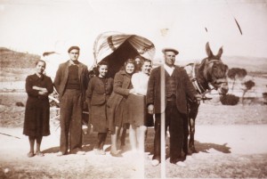 Fotografía del XX que muestra como se realizaba el trasporte de personas y mercancías al igual que en época Moderna