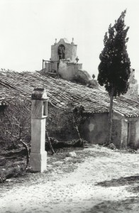 Antes de la construcción de la iglesia parroquial María Asunta se utilizaba la ermita como iglesia.