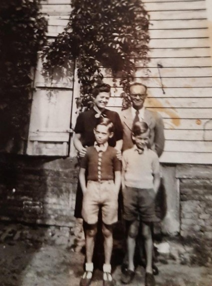 Marita Van Aal con su esposo e hijos (Familia Pomares).