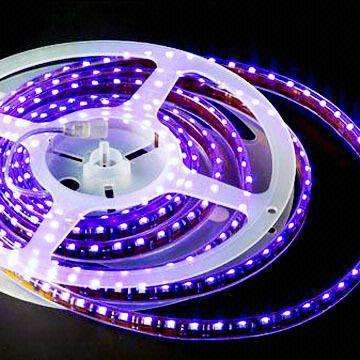 foto de iluminacion led lila