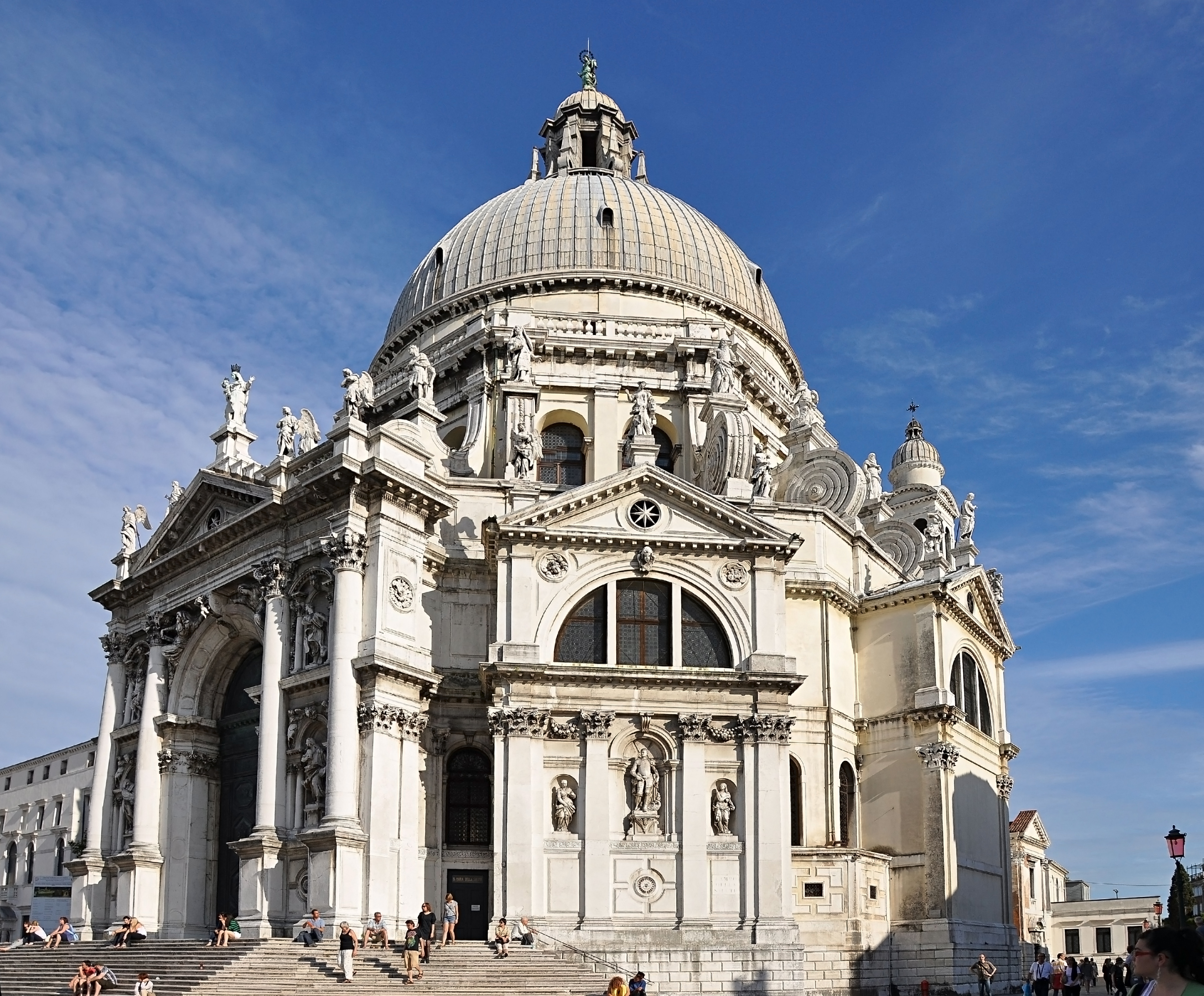 santa_maria_della_salute_in_venice_001